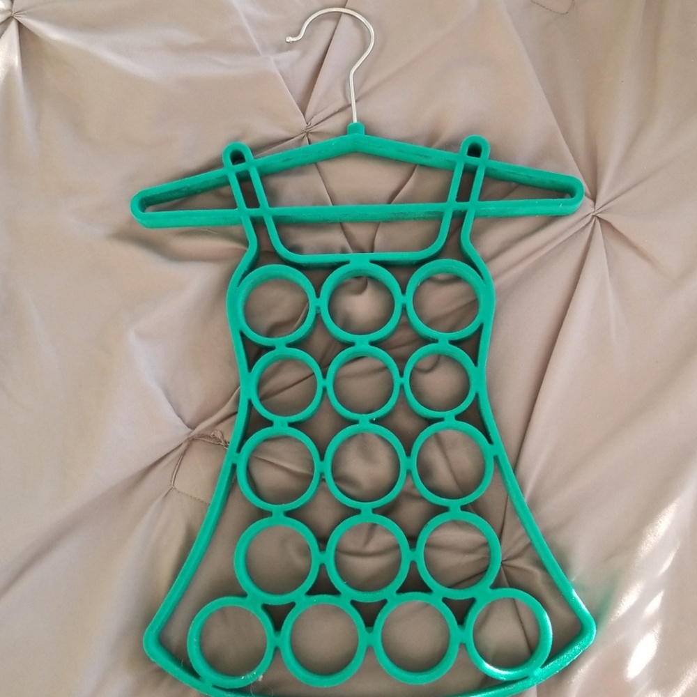 Scarf holder with hanger